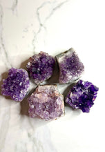 Cargar imagen en el visor de la galería, Amethyst Clusters