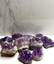 Cargar imagen en el visor de la galería, Amethyst Clusters